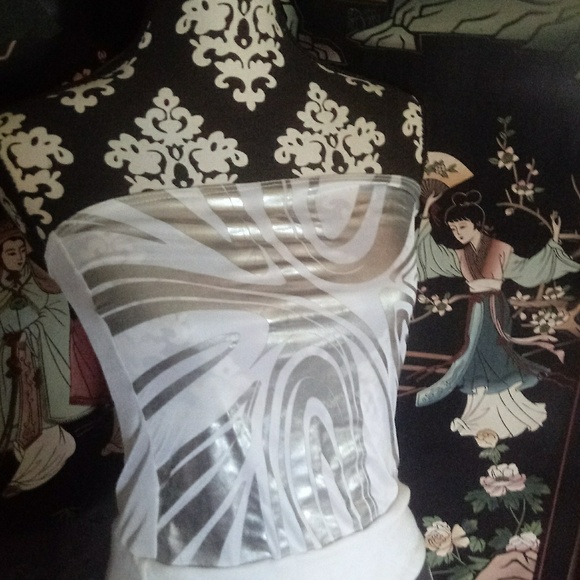 DIVIDED BRAND HALTER TOP - Picture 2 of 4